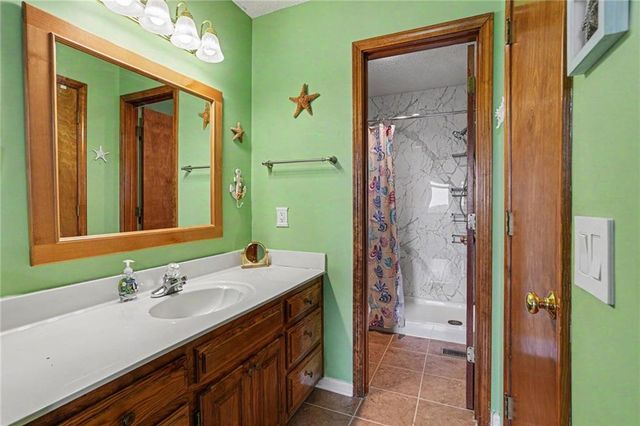705 Benjamin Avenue, Gower, MO 64454
