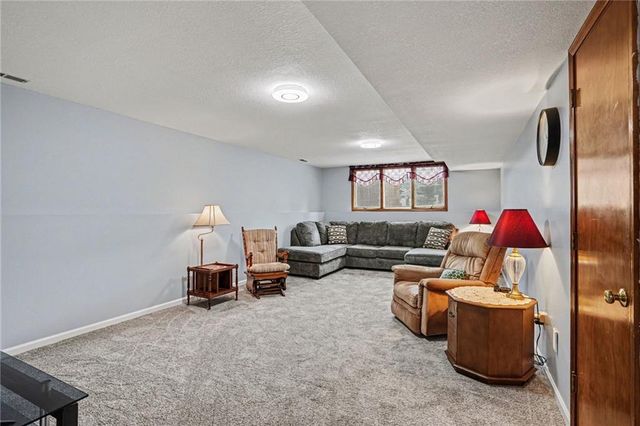 705 Benjamin Avenue, Gower, MO 64454