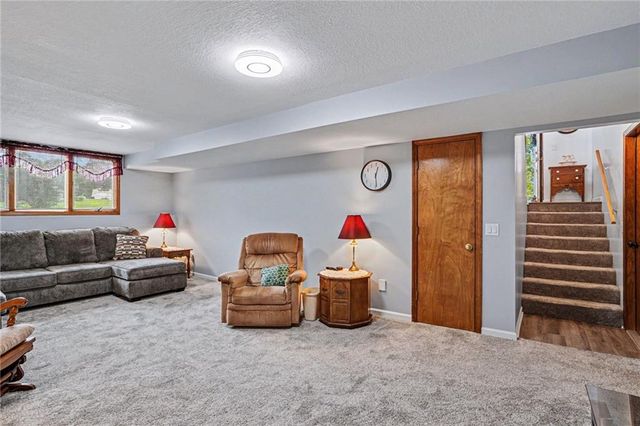 705 Benjamin Avenue, Gower, MO 64454
