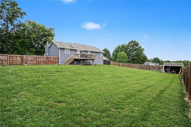 705 Benjamin Avenue, Gower, MO 64454