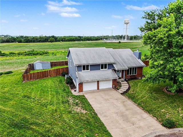 705 Benjamin Avenue, Gower, MO 64454