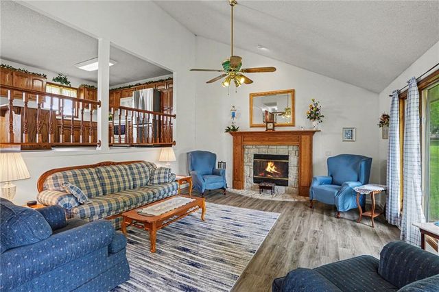 705 Benjamin Avenue, Gower, MO 64454