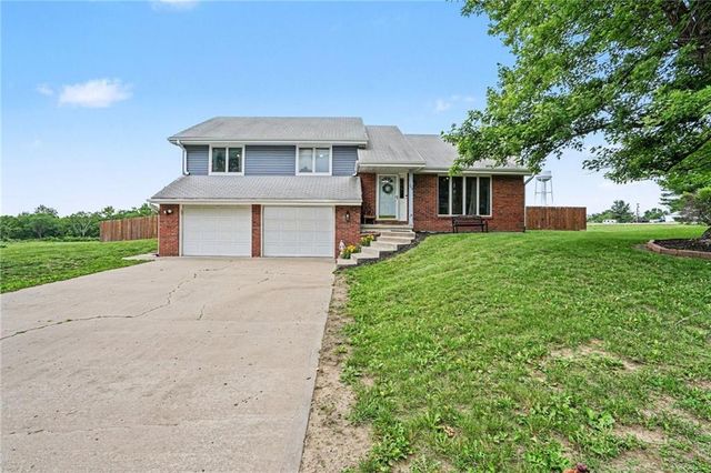 705 Benjamin Avenue, Gower, MO 64454