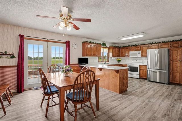 705 Benjamin Avenue, Gower, MO 64454