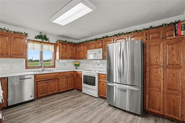705 Benjamin Avenue, Gower, MO 64454