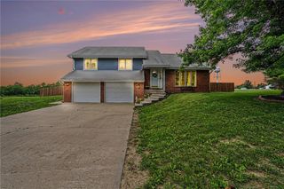 705 Benjamin Avenue, Gower, MO 64454