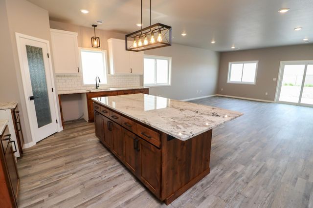 728 1st Avenue, Horace, ND 58047