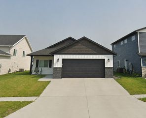 728 1st Avenue, Horace, ND 58047