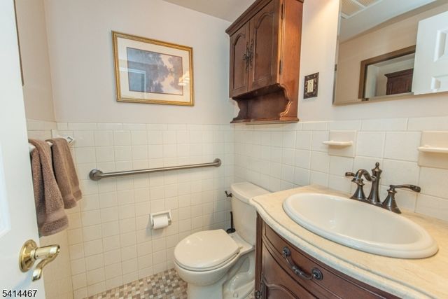 9 Nantes Rd, Parsippany-troy Hills Twp., NJ 07054