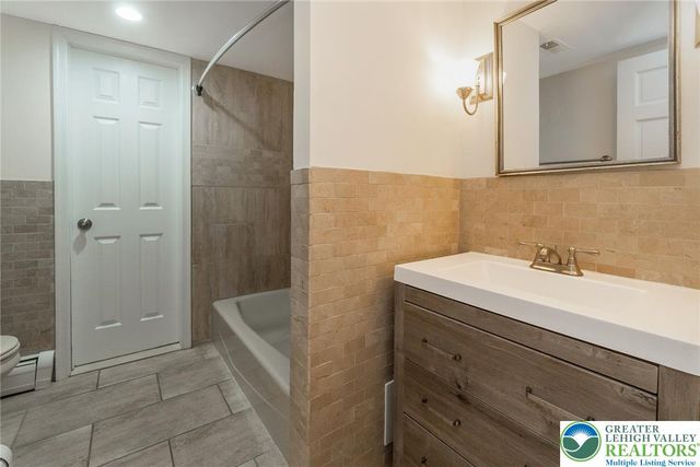 4050 Ascot Circle, Lower Macungie Twp, PA 18103