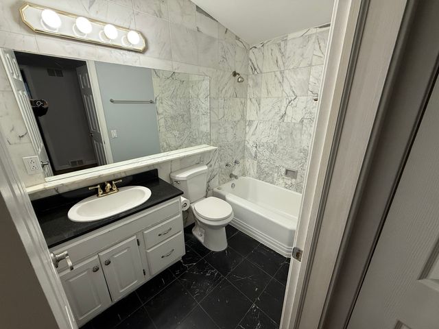 9200 Avers Avenue, Evanston, IL 60203