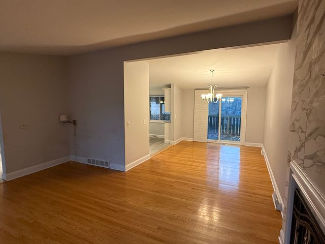 9200 Avers Avenue, Evanston, IL 60203