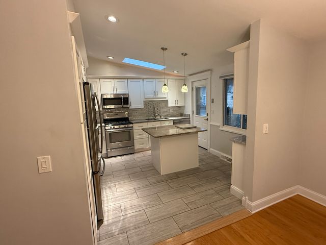 9200 Avers Avenue, Evanston, IL 60203