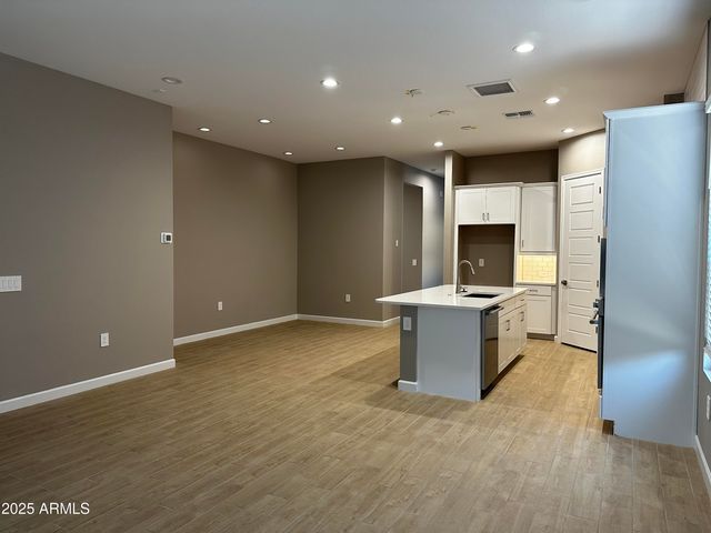 21560 N 102ND Avenue, Peoria, AZ 85382