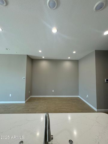 21560 N 102ND Avenue, Peoria, AZ 85382