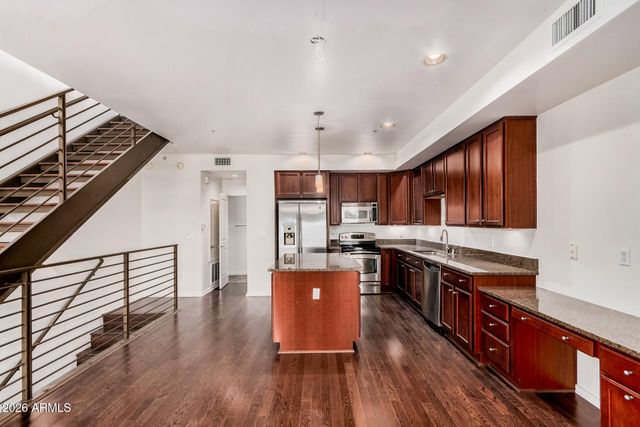 525 W LAKESIDE Drive 141, Tempe, AZ 85281