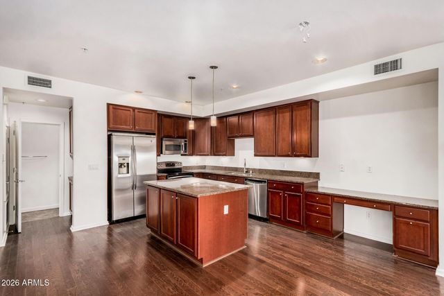 525 W LAKESIDE Drive 141, Tempe, AZ 85281