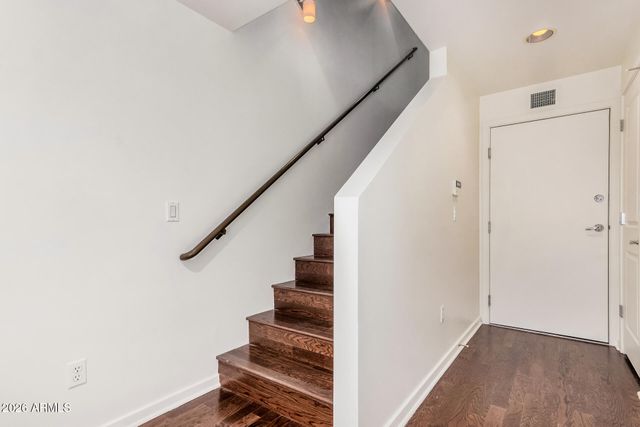 525 W LAKESIDE Drive 141, Tempe, AZ 85281