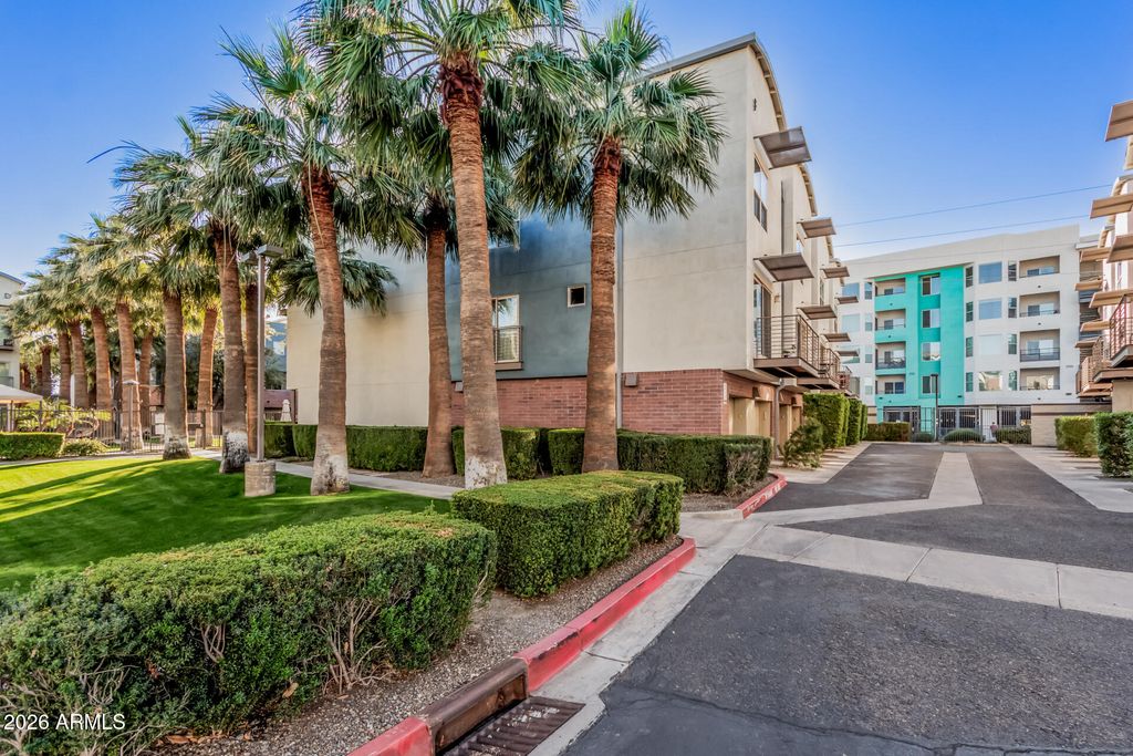 525 W LAKESIDE Drive 141, Tempe, AZ 85281