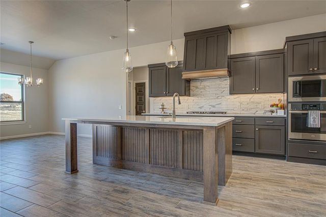 201 Meadowlark Lane, Blanchard, OK 73010