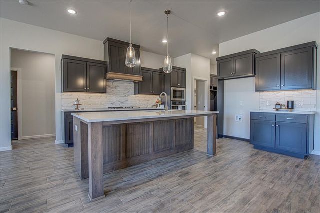 201 Meadowlark Lane, Blanchard, OK 73010