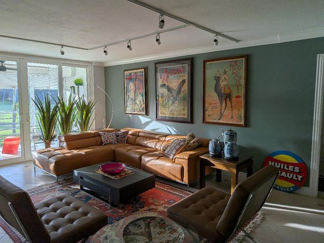 907 Cypress Terrace 205, Pompano Beach, FL 33069