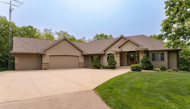 7720 100th Street NW, Pine Island, MN 55963