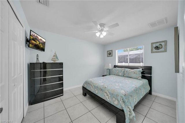 1722 SW 38th TER, Cape Coral, FL 33914