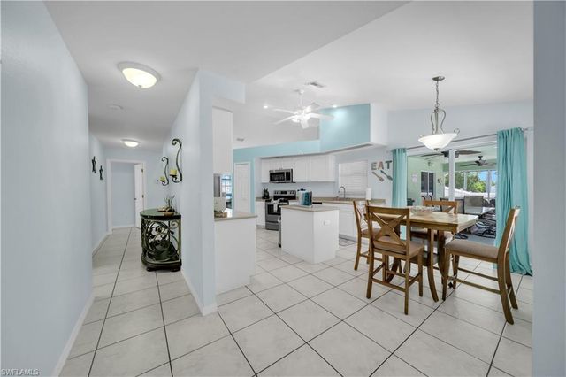 1722 SW 38th TER, Cape Coral, FL 33914