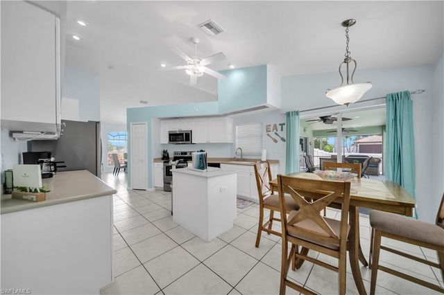 1722 SW 38th TER, Cape Coral, FL 33914