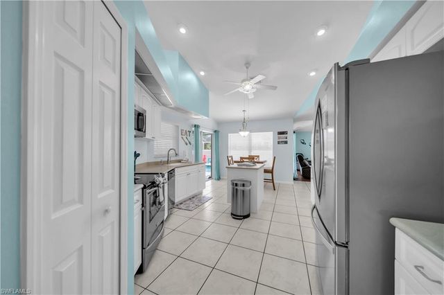 1722 SW 38th TER, Cape Coral, FL 33914