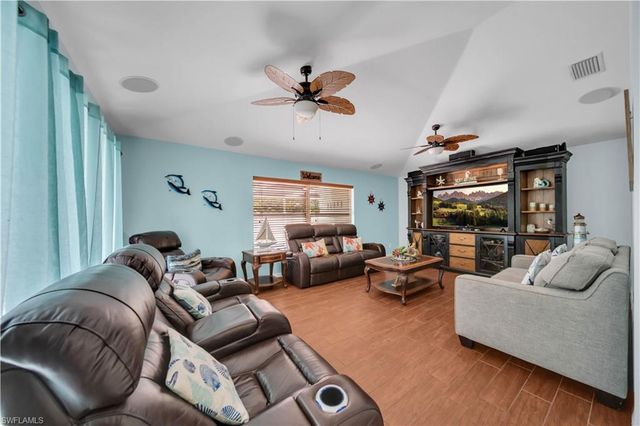 1722 SW 38th TER, Cape Coral, FL 33914
