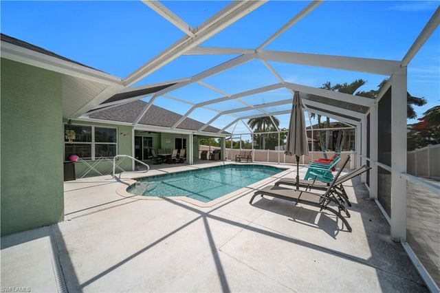 1722 SW 38th TER, Cape Coral, FL 33914