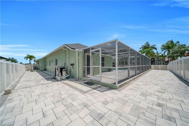 1722 SW 38th TER, Cape Coral, FL 33914