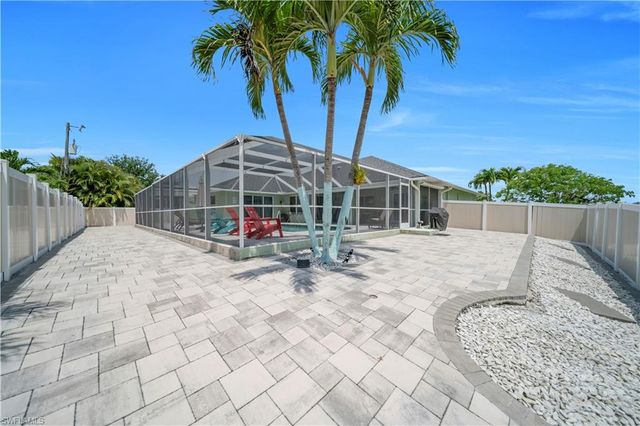 1722 SW 38th TER, Cape Coral, FL 33914