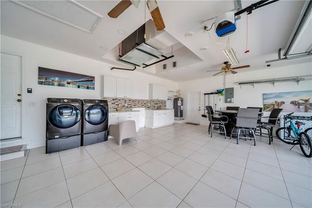 1722 SW 38th TER, Cape Coral, FL 33914