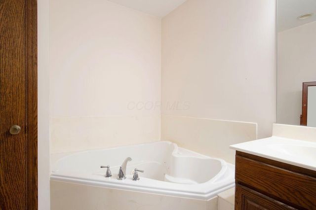 5873 Leven Links Court, Dublin, OH 43017