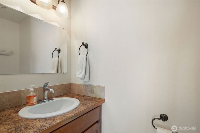 30 E Stirling Court, Shelton, WA 98584