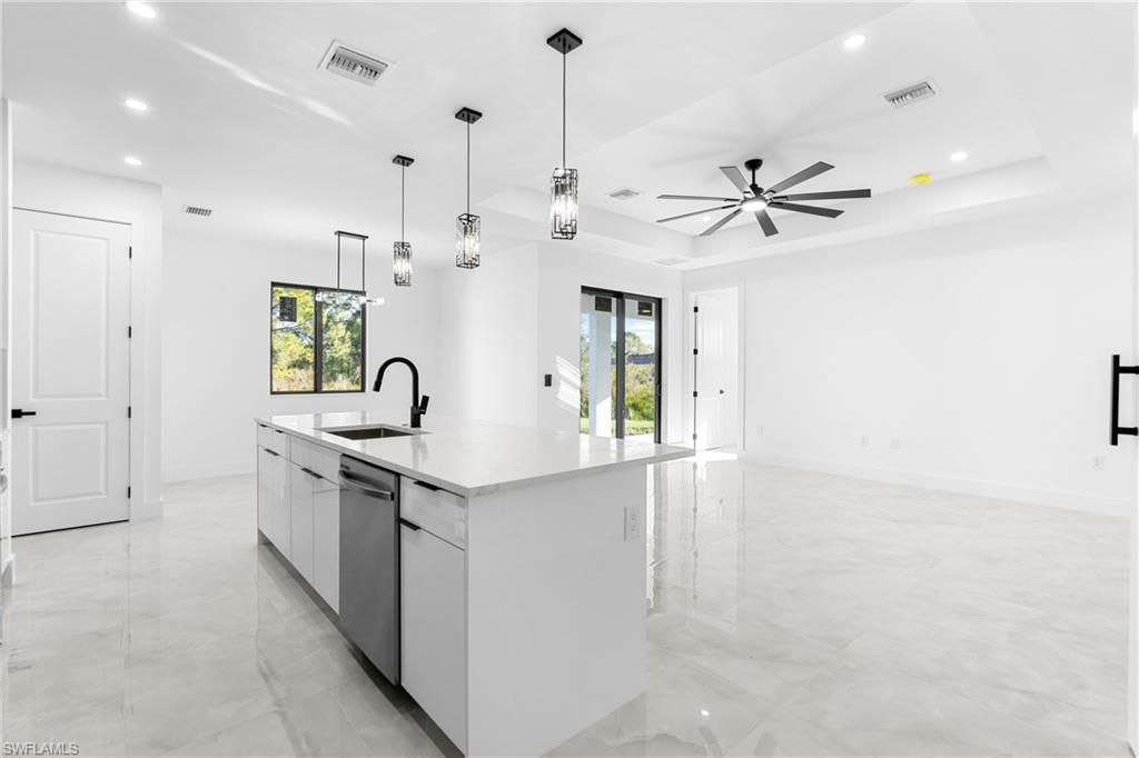 641 Camilla ST E, LEHIGH ACRES, FL 33974 — photo 4