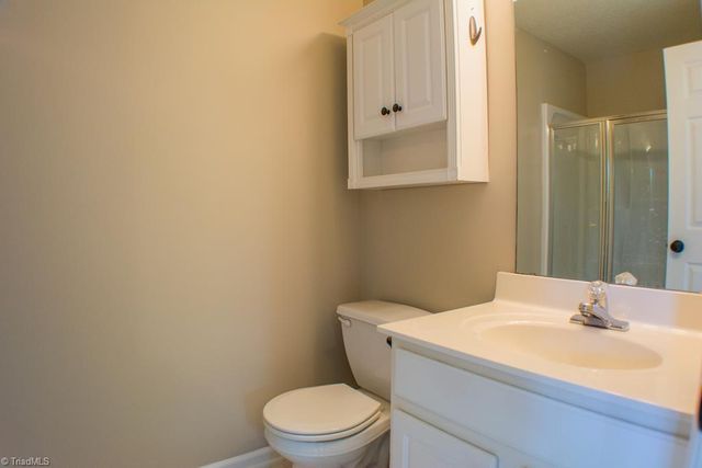 624 Ivy Glen Drive, Winston-salem, NC 27127