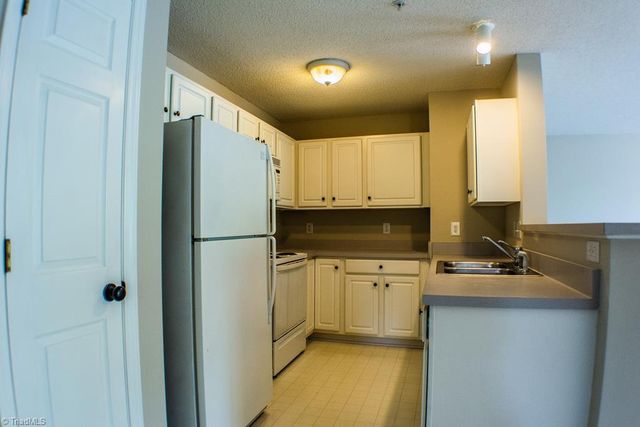624 Ivy Glen Drive, Winston-salem, NC 27127
