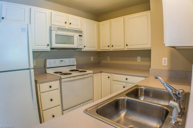 624 Ivy Glen Drive, Winston-salem, NC 27127
