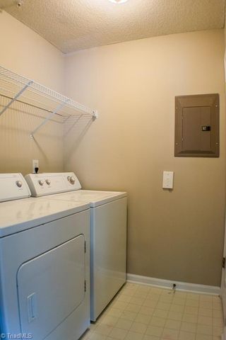 624 Ivy Glen Drive, Winston-salem, NC 27127