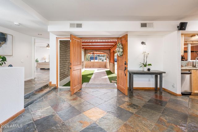 15042 N 6TH Street, Phoenix, AZ 85022