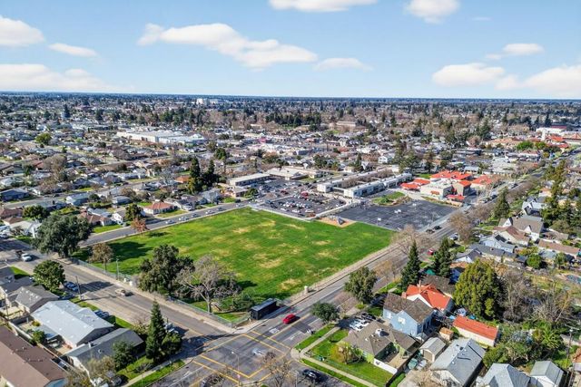 709 S School St, Lodi, CA 95240