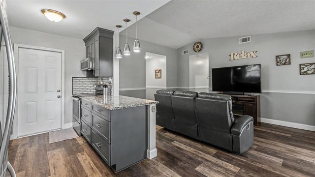 1135 WALKER CIRCLE W, Lakeland, FL 33805