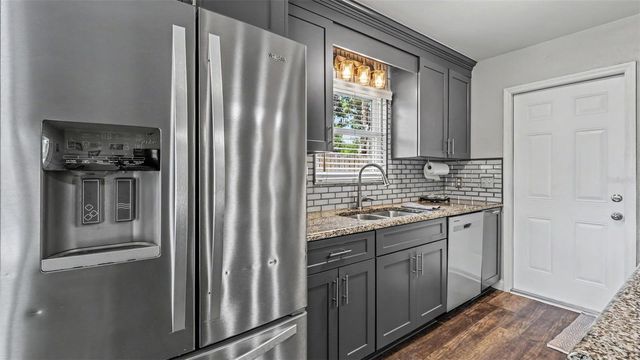 1135 WALKER CIRCLE W, Lakeland, FL 33805