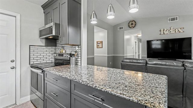 1135 WALKER CIRCLE W, Lakeland, FL 33805