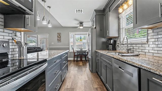 1135 WALKER CIRCLE W, Lakeland, FL 33805