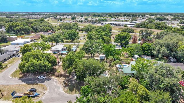 1135 WALKER CIRCLE W, Lakeland, FL 33805